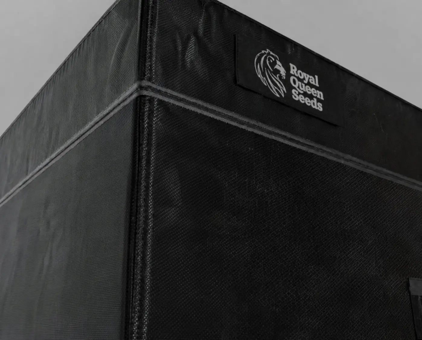 Royal Queen Seeds grow tent